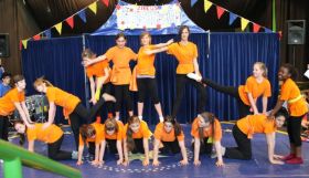 Pyramidisten_2_orange.jpg
