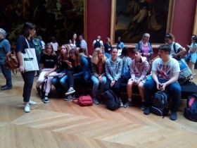 louvre_gruppenbild.jpg