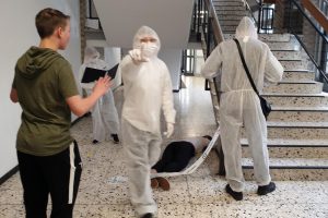 Mehr über den Artikel erfahren Kriminacht der SV: Fünftklässler lösen spannenden Mordfall !!