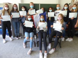 Mehr über den Artikel erfahren DELF 2020: „Madame, wann bekommen wir endlich unsere DELF-Diplome?“