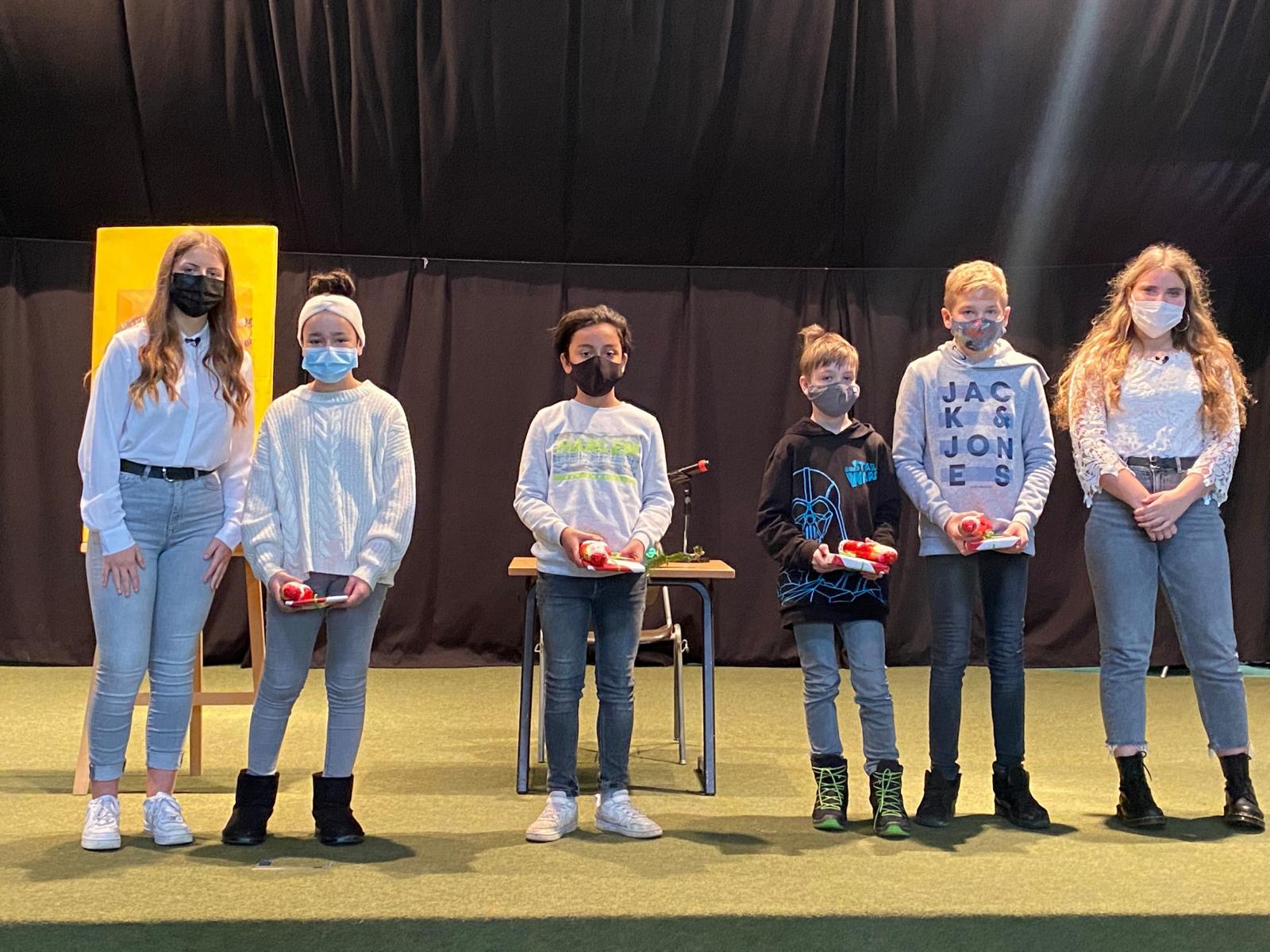Mehr über den Artikel erfahren Kenneth Ruß aus der Klasse 6b gewinnt den Vorlesewettbewerb der ASRS!