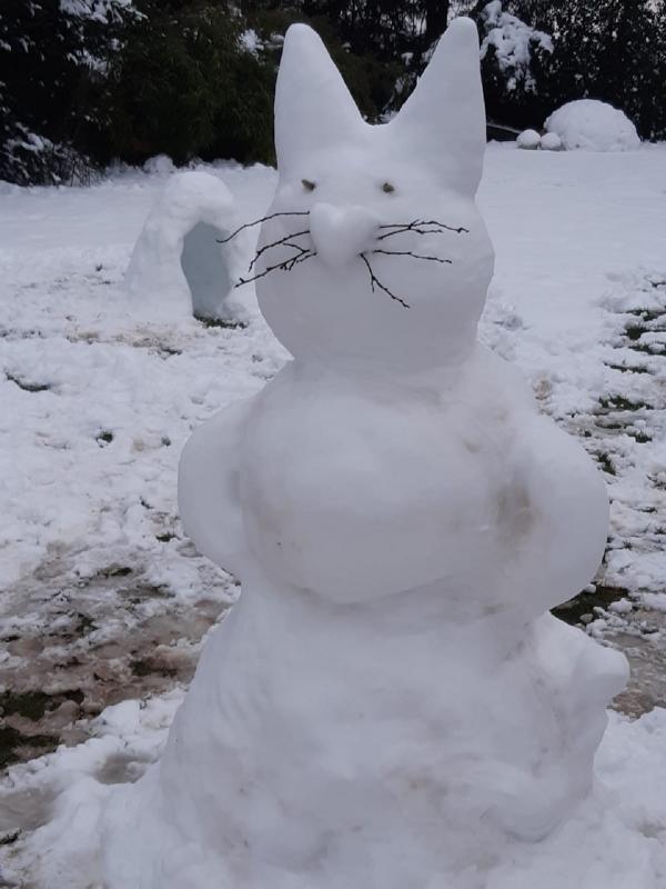 Du betrachtest gerade Wettbewerb der 5. Klassen: „Wer baut den schönsten Schneemann ?“