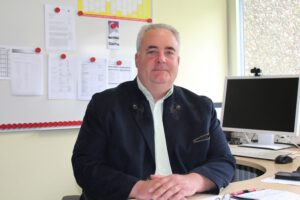 Mehr über den Artikel erfahren Herr Schmalt – der neue Schulleiter der ASRS – stellt sich vor!