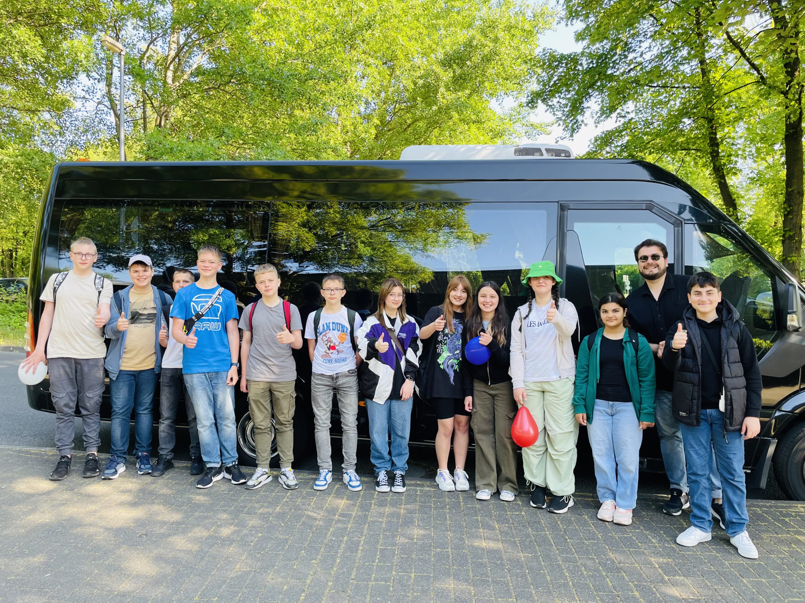 You are currently viewing Ausflug der Internationalen Klasse IK ins Planetarium nach Erkrath: “Wir fliegen ins Weltall!”