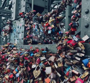 Read more about the article Blumen und Schokolade sind die häufigsten Geschenke am Valentinstag