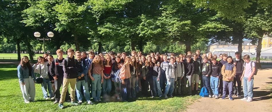 Du betrachtest gerade Frankreich Austausch 2025 – «Bienvenue chez nous!» … wenn 70 deutsche und französische Schülerinnen und Schüler gemeinsam das Bergische Land und Bonn entdecken!