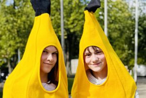 Mehr über den Artikel erfahren Auf dem Schulhof gibt es laufende Bananen
