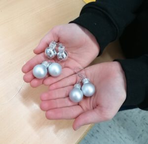 Mehr über den Artikel erfahren Schnick, Schnack – Schmuck