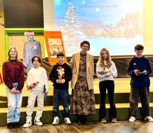 Mehr über den Artikel erfahren Bela aus der Klasse 6e gewann souverän den ersten Platz beim diesjährigen Vorlesewettbewerb der 6. Klassen