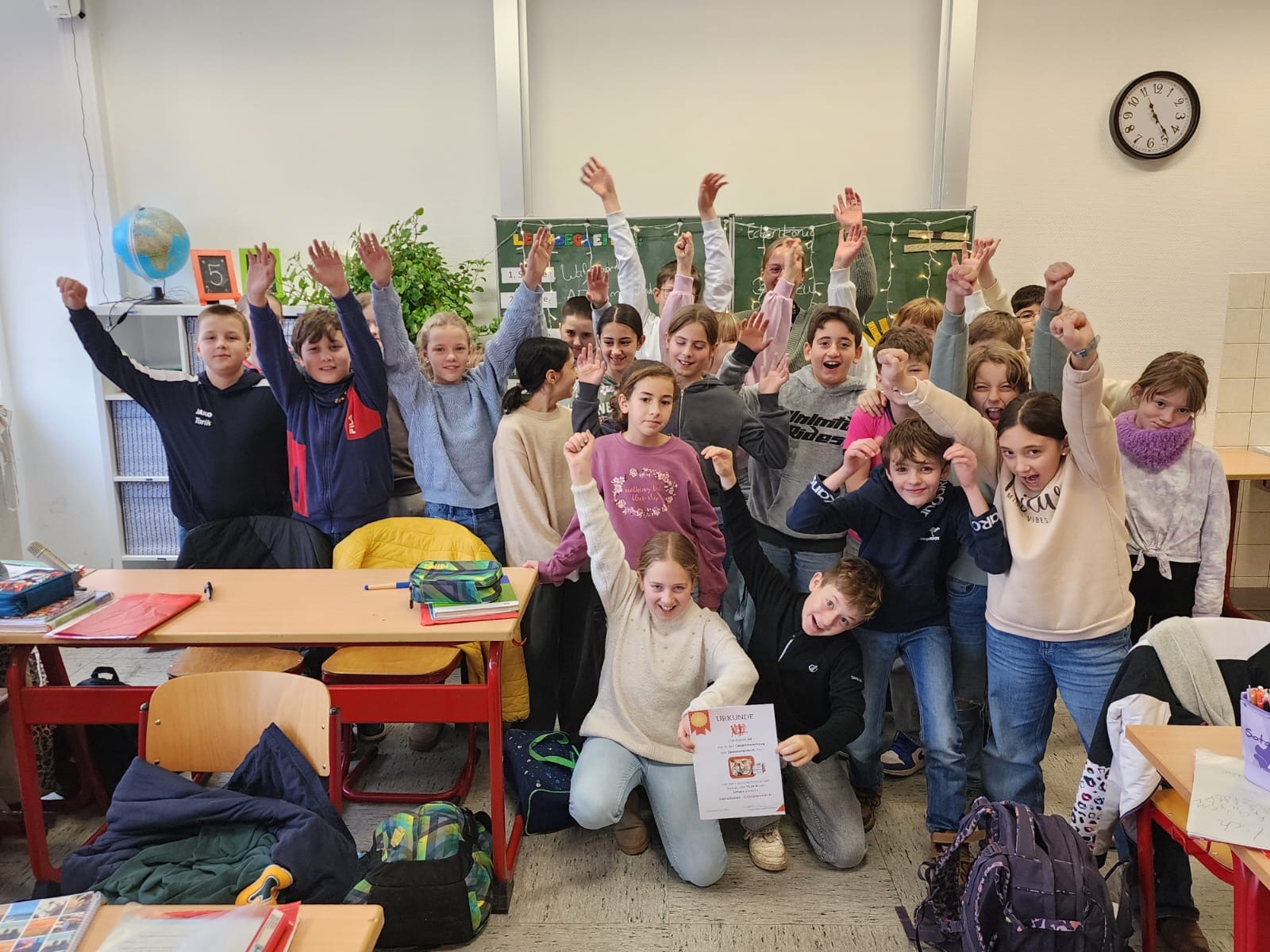 Du betrachtest gerade Riesiger Jubel in der Klasse 5d – sie sammelten beim Sponsorenlauf die meiste Summe ein!