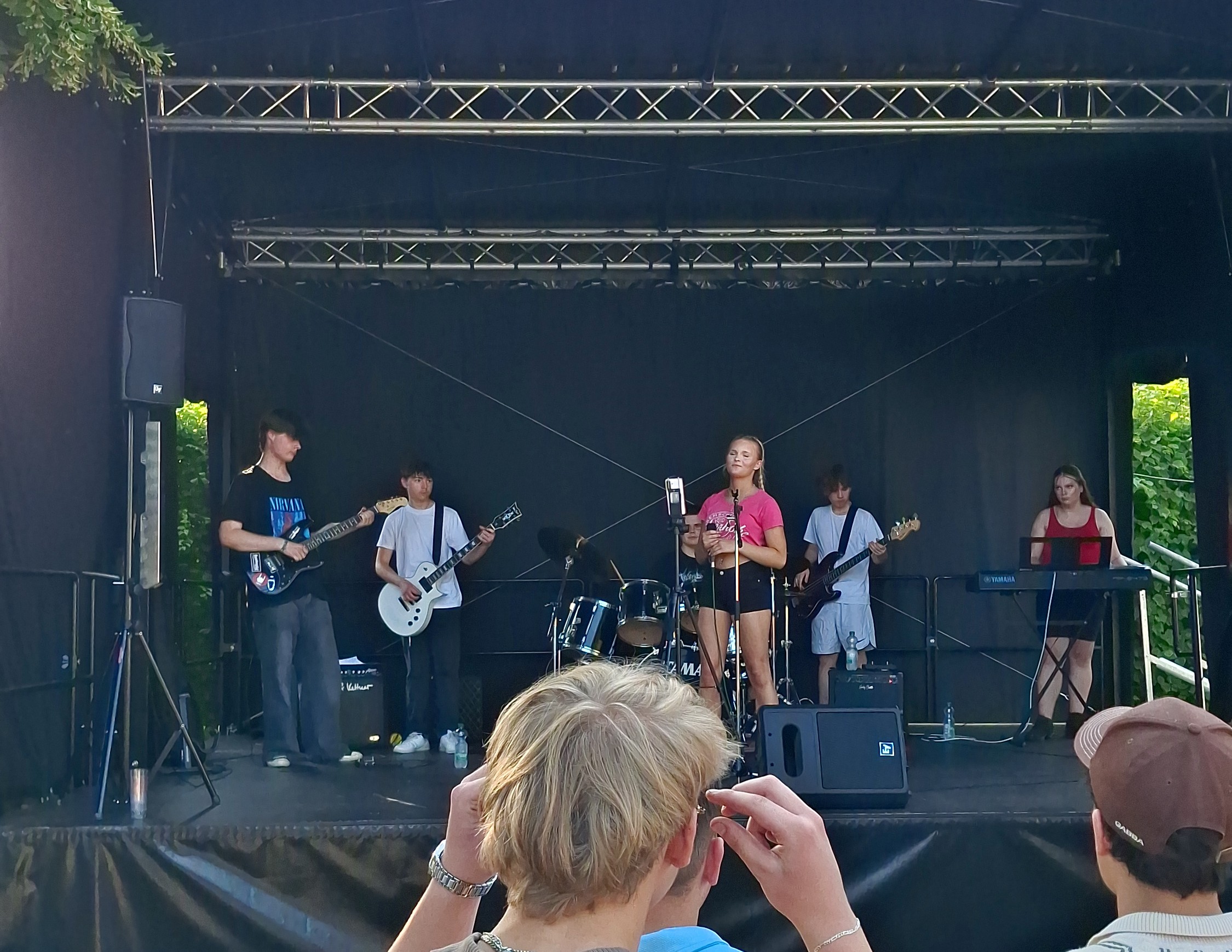 Die ASRS Schülerband begeisterte beim Sommerfest der Bökerhöhe