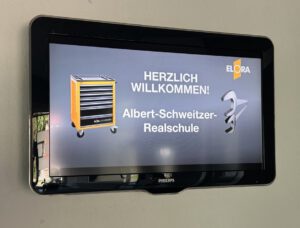 Mehr über den Artikel erfahren Werkzeugherstellung hautnah erleben – Der Technikkurs der 8. Klasse zu Gast bei ELORA