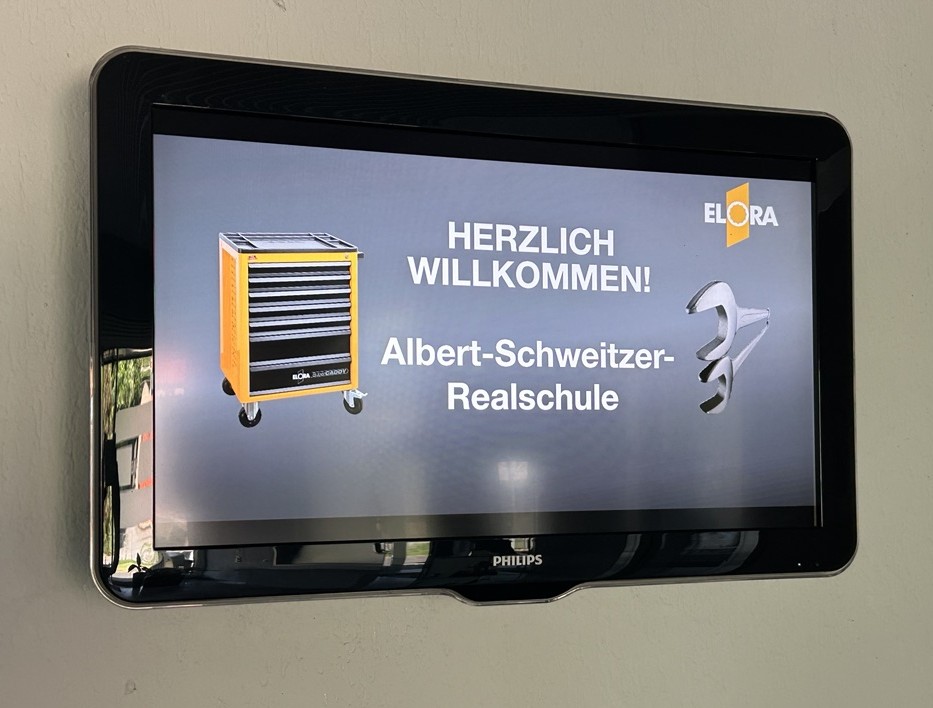 Werkzeugherstellung hautnah erleben – Der Technikkurs der 8. Klasse zu Gast bei ELORA