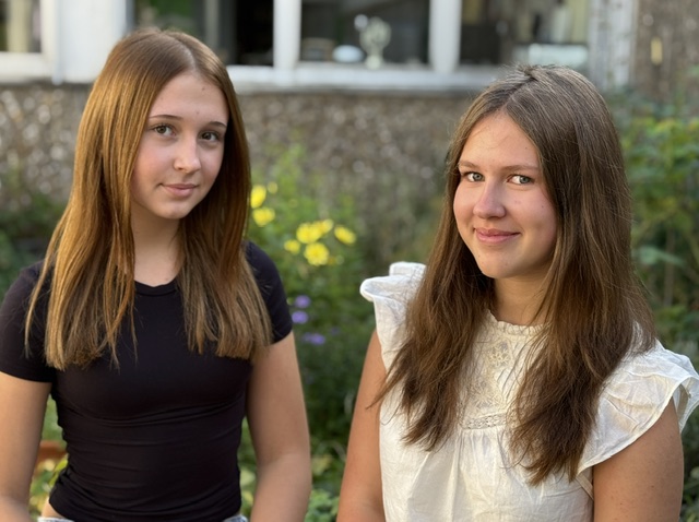 Du betrachtest gerade Lucy und Emilia – die neuen Schülersprecherinnen punkten mit ganz viel Power für Schülerbelange und Zusammenhalt über die Jahrgänge hinweg