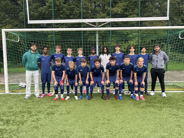 Du betrachtest gerade 3. Platz bei den Stadtmeisterschaften Fussball durch Einsatz und Leistung